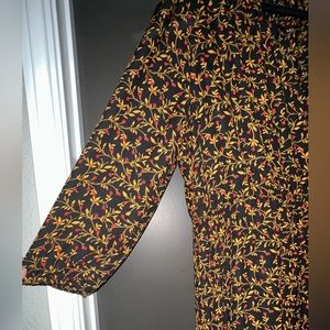 Beautiful Old Navy midi dress with long sleeves. Light weight material.